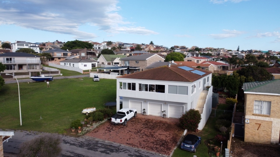 5 Bedroom Property for Sale in Wavecrest Eastern Cape
